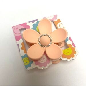 ♥️ FREE with any purchase 🙏🏽 NWT ⚜️🧡⚜️ Flower hair claw clip